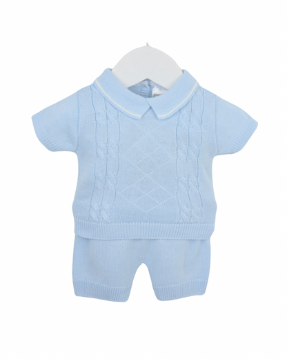 The smartest little knitted shorts outfit